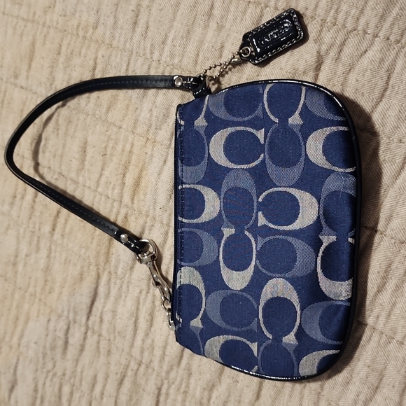 Coach wristlet - Picture 2 of 4